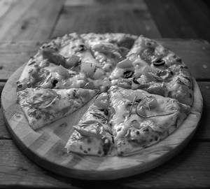 Tandoori Chicken Pizza ( Medium )