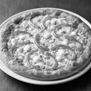 Cheese and capsicum pizza
