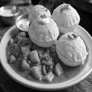Bedmi Puri With Aloo Sabji (2 Pcs)
