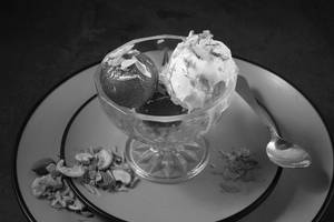 Gulab Jamun With Ice Cream