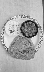 Achari Aaloo(full) + 2 Plain Paratha With Free Dahi (200gm) Combo
