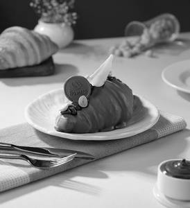 Milano Hazelnut Melt Croissant