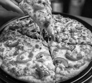 Capsicum Sweet Corn Pizza