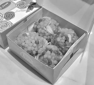 Jodhpuri Laddoo Box (4Pcs)