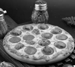 Chicken Seekh And Chicken Salami Pizza