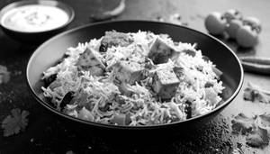 Paneer Biryani with Raita 
