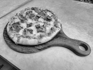 Tandoori paneer pizza