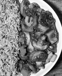 Veg Rice/noodles + Chilly Mushroom + Pepsi