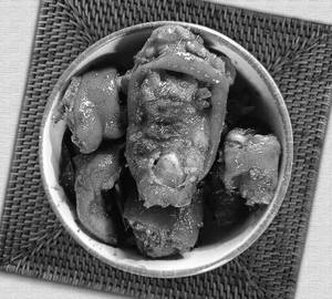 Fresh pork trotters