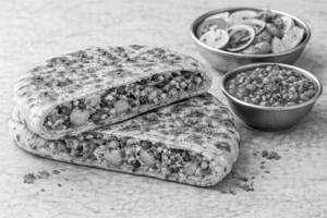 Only Onion Kulcha (pyaz)(cholle 150ml & Salad)