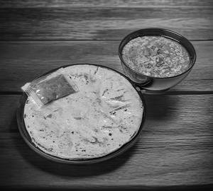 Dahi Tikhari [250 G] With 1 Butter Bajri Rotlo And Pickle