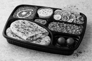 Amritsari Aloo Methi Wala Kulcha Thali
