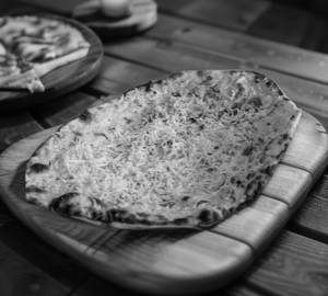 Cheese garlic naan