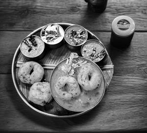 Sambar Vada 4 pcs