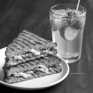 Veg Cheese Garlic Sandwich + Fizi Mojoto