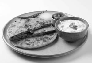 Aloo Paratha [2 Pieces] With Curd