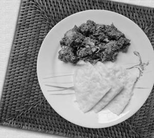 Neer dosa with chicken sukka