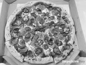 Black & White Spicy Pizza