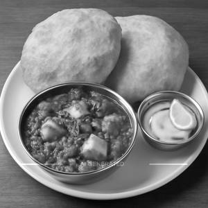 Paneer chole bhature [2 bhature]