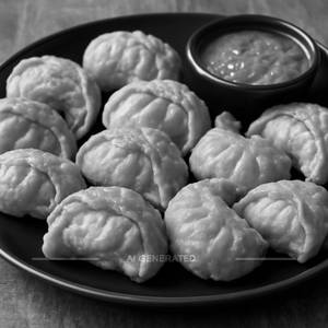 Veg Fried Momos (10 Pcs)