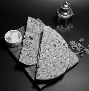 Paneer Paratha With Plain Curd & Pickle
