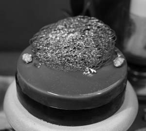 Crunchy Chocolate Caramel Cake 1/2 Kg
