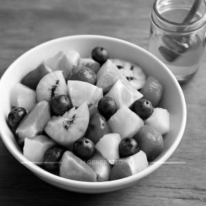 Fruit salad with honey