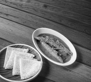 Neer dosa with fish pulimunchi
