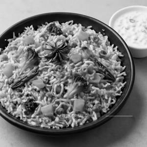 Veg Dum Biryani with Raita (Pack of 4)                  