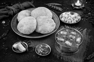 Poori [4pcs] with Matar Paneer