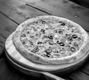 9 inch olive red peprica pizza [9 inches]