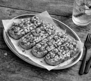Spicy Paneer Cheese Garlic Bread