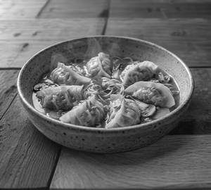 Veg chilly momos
