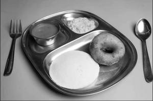 Idli [1 Piece] With Vada [1 Piece]