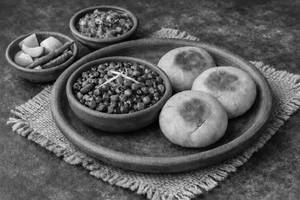 Litti with Kala Chana Ghugni [3pcs]
