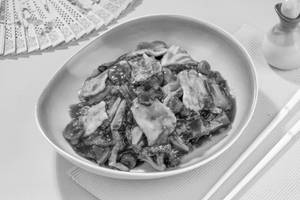 Pan Fried Noodles With Soya Garlic Chicken(Mc)