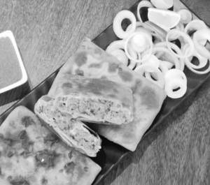 Mutton Kheema Cheese Baida Roti