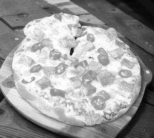 Corn N' Paneer Pizza