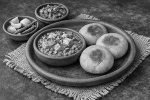 Litti with Matar Paneer [3pcs]