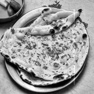 Cheese garlic naan