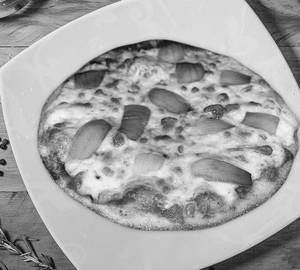 Onion pizza
