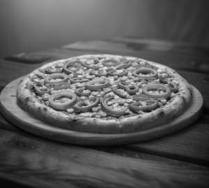 Deluxe veg pizza