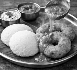 4 idli +2 vada(combo)