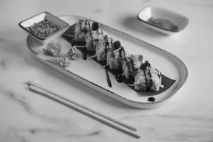 Spicy Avocado Cream Cheese Roll (Uramaki) [8 Pcs]