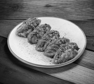 Paneer schezwan  momos