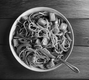 Paneer chilli garlic noodles