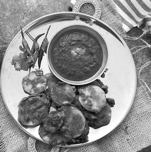 Kuttu Atta Pakoda (6 Pieces)