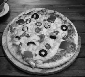 Veggie paradise pizza