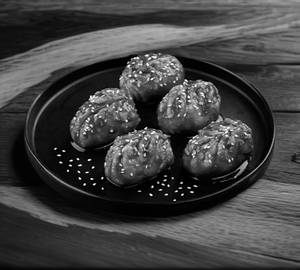 Veg pan fried momos