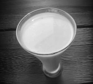 Banana shake  [cold beverages]